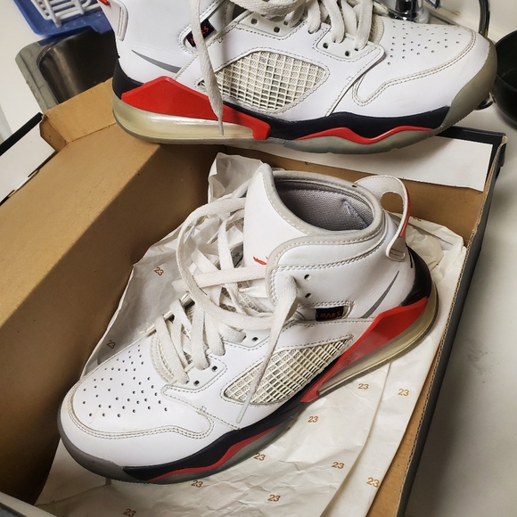 JORDAN Boys 6.5 - Picture 2 of 3